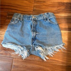 Levi’s Frayed Hem Denim Shorts size 24‎